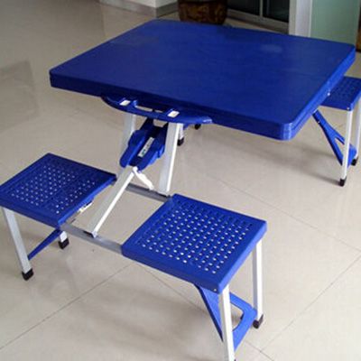 桌椅 按材料分:木头,塑料,玻璃钢,金属,和它们交叉组合的产品.